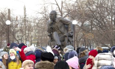 В Красноярске открыли памятник известному балетмейстеру Михаилу Годенко