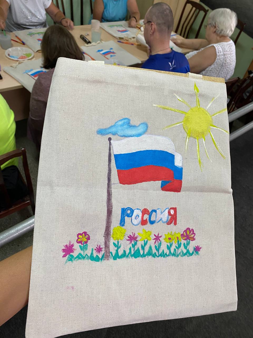 Резиденты Дома искусств провели мастер-класс в честь Дня Государственного флага Российской Федерации