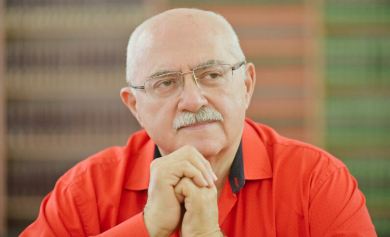 65 лет Эльдару Алихасовичу Ахадову, писателю, геологу и путешественнику