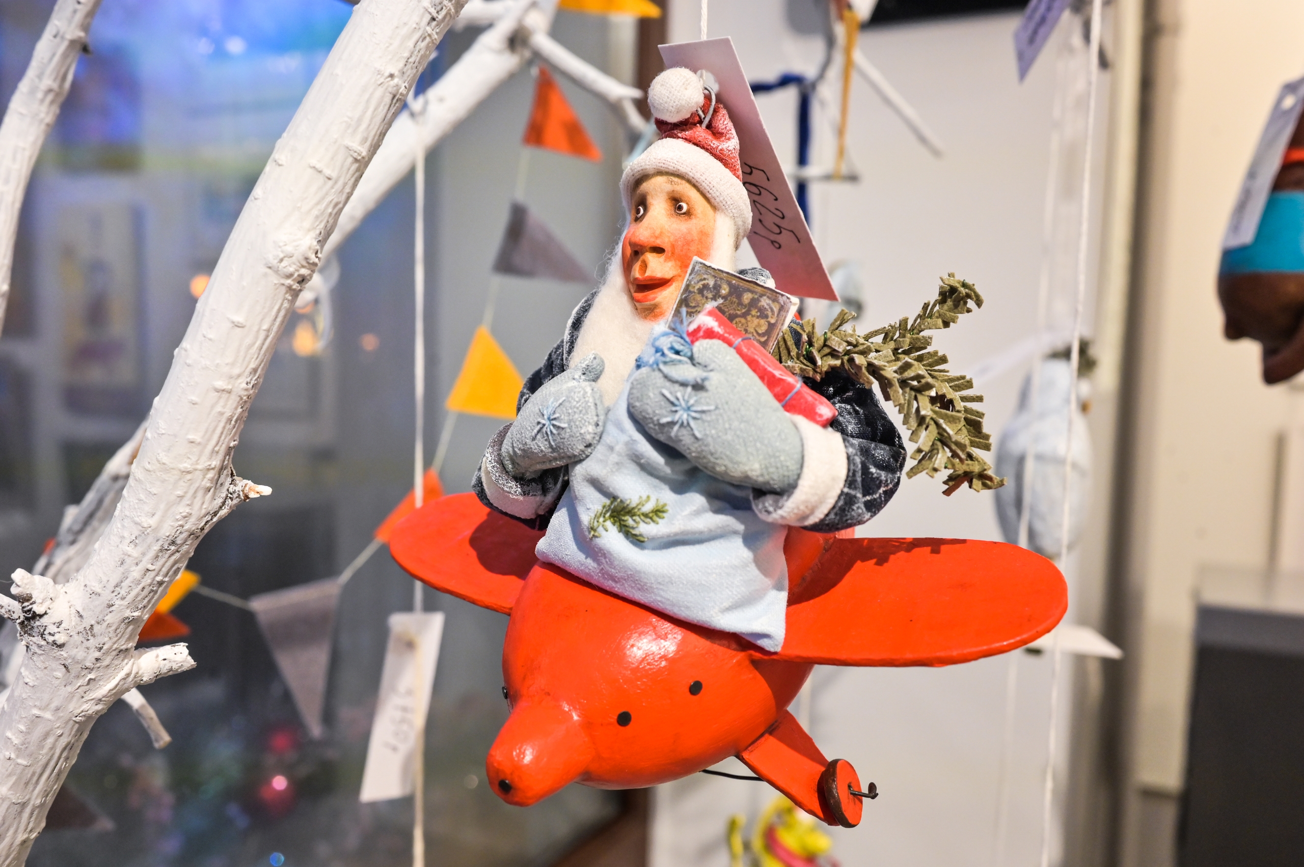 Галерея «В центре Мира» объявляет конкурсный отбор на «Новогодний арт-маркет» до 24 ноября