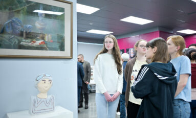 Состоялось открытие выставки «Молодые голоса» / 6+